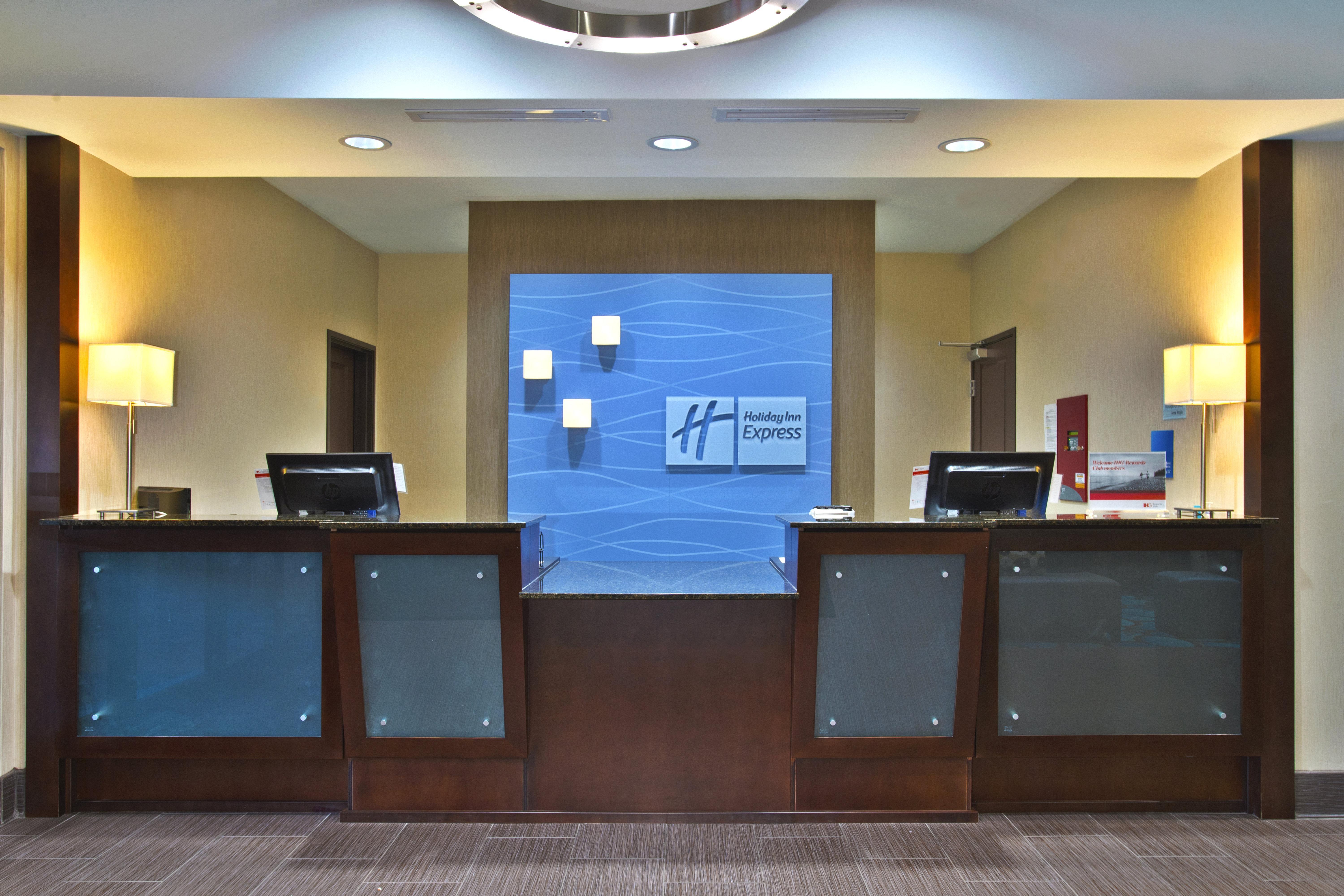 Holiday Inn Express Hastings By Ihg Esterno foto